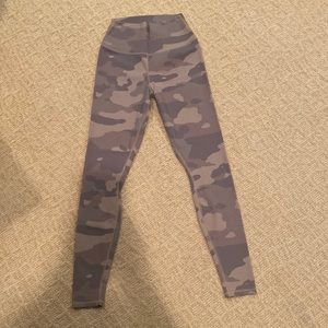 Light camouflage ALO leggings